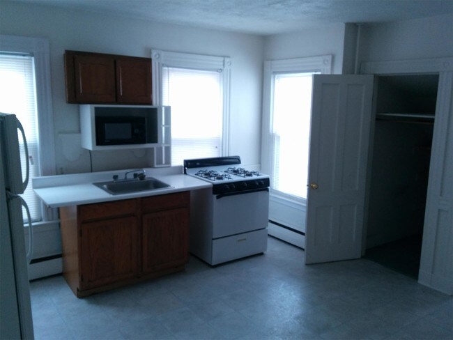 Building Photo - 866 Campbell Ave