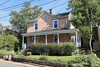 Building Photo - 702 Graves St