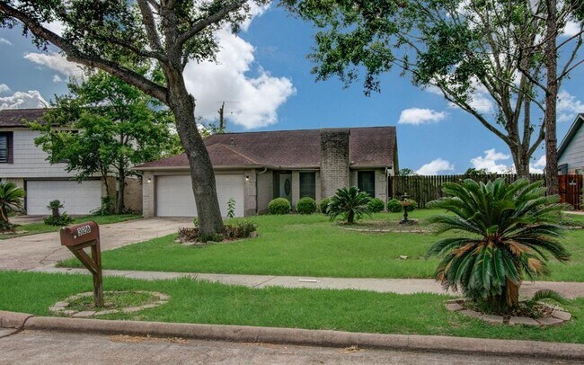 Foto del edificio - 326 Fair Oak Dr
