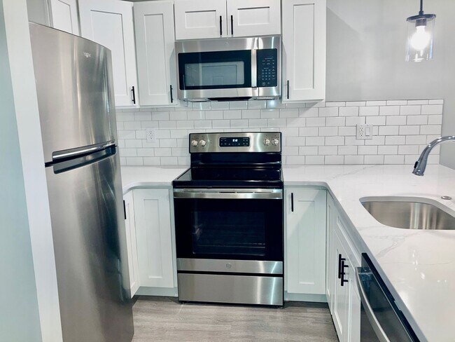 Foto del edificio - 5813 Cedar Ave