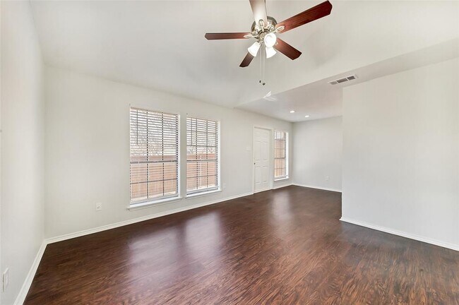 Building Photo - 117 Peachtree Ct