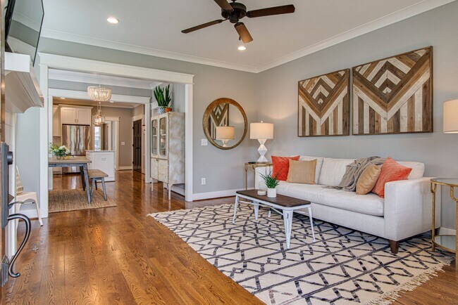 Building Photo - Available NOW in the Heart of East Nashville!