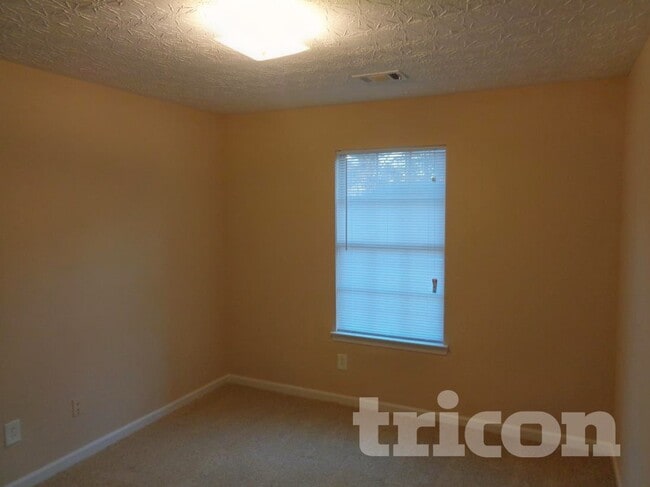 Foto del edificio - 613 Shadow Lake Dr