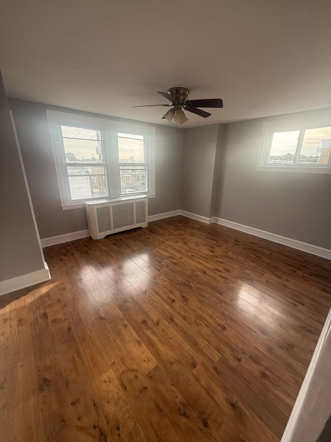 Building Photo - 270 Rosemar St