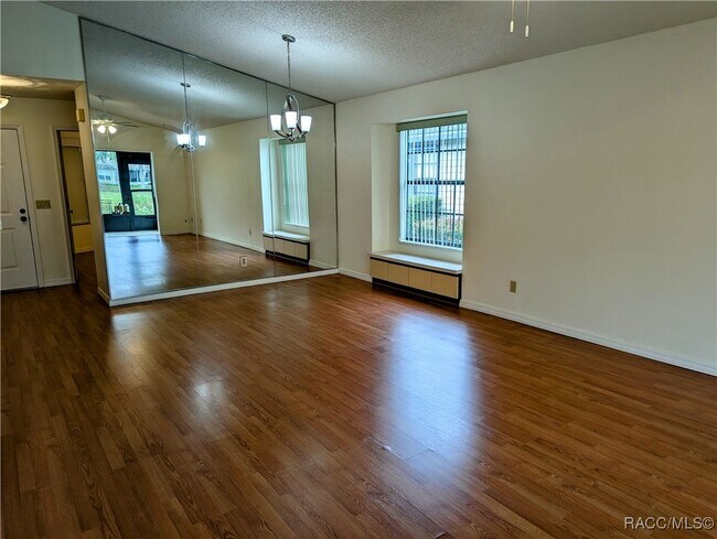 Foto del edificio - 9815 E Pebble Creek Ct