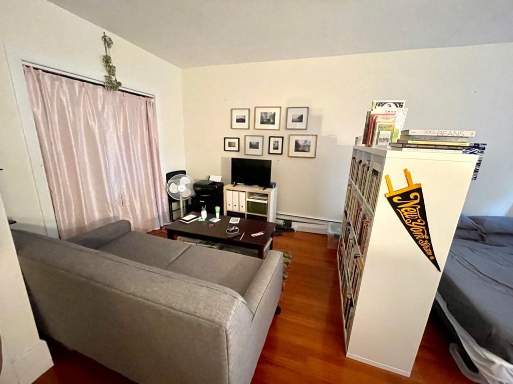 Foto del edificio - 1067 Beacon St