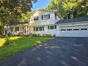 Building Photo - 298 Willowen Dr