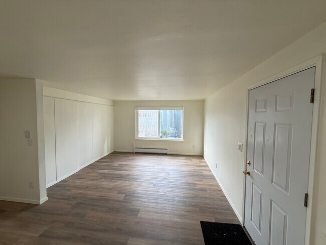 mirando hacia el oeste - 2239 Yale Ave E