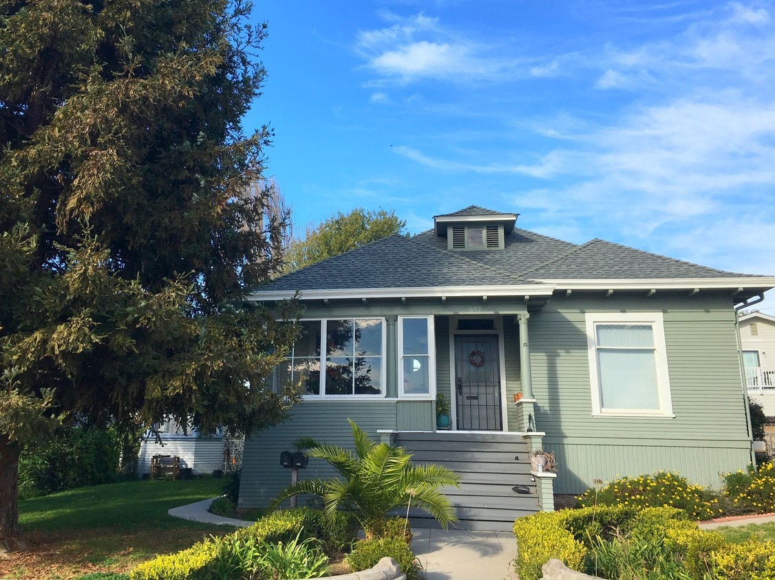 Building Photo - 1053-1065 E Santa Clara St