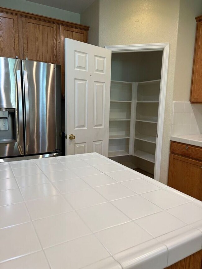Foto del edificio - AVAILABLE NOW! 4 bed, 3 bath home in Wingf...