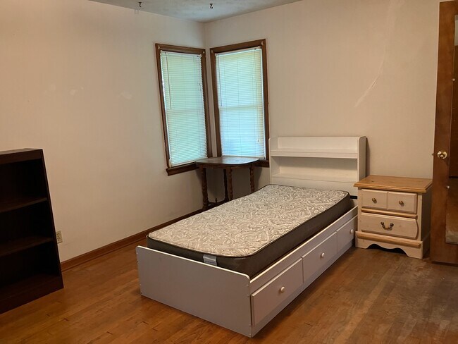 Foto del edificio - 1119 Hillcrest Rd