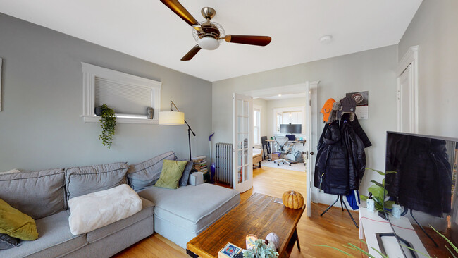 Building Photo - 300 Lamartine St