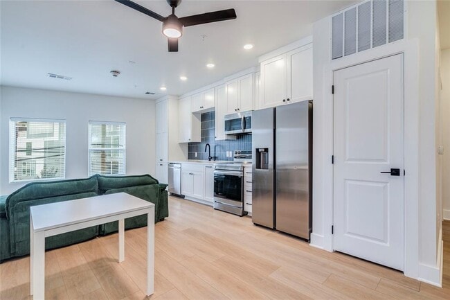 Foto del edificio - 3000 Duval St