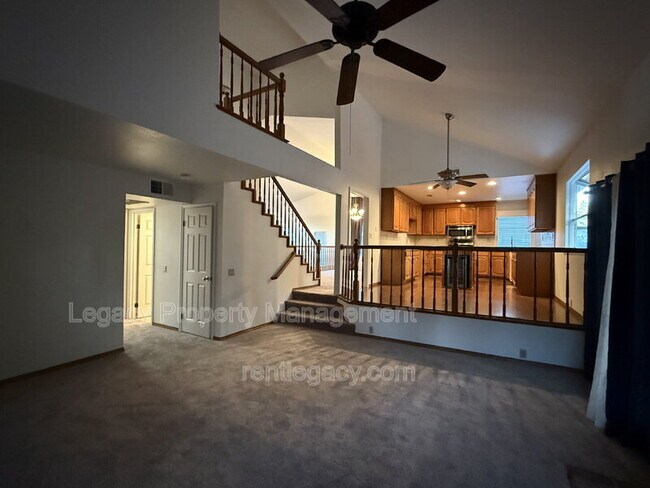 Foto del edificio - 5350 Laguna Park Dr