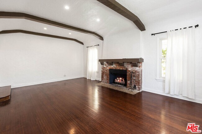 Foto del edificio - 6620 W 6th St