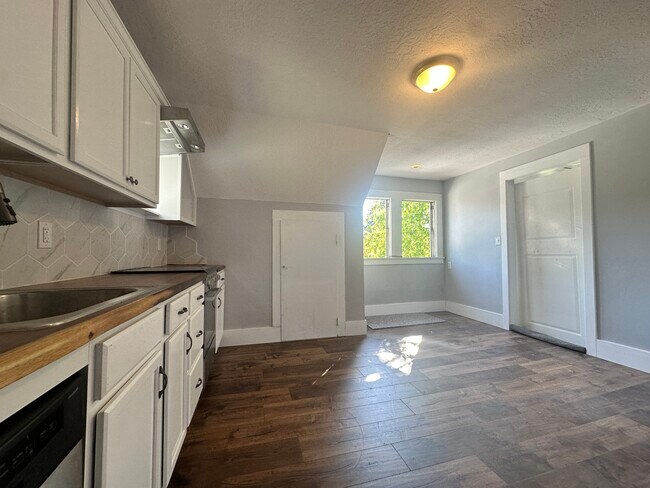 storage area and pantry - 908 N 11th St
