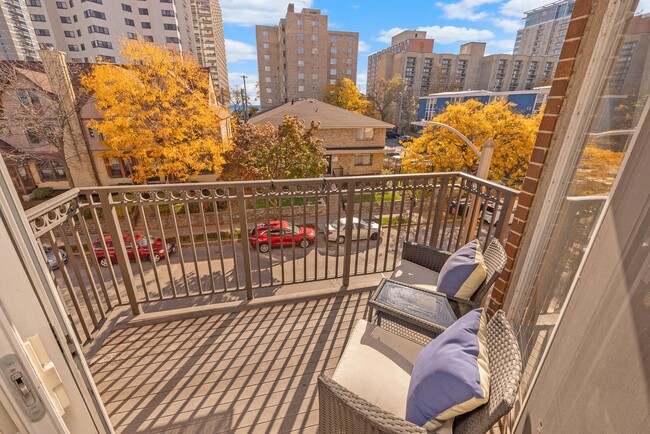 Balcony - 1619 N Farwell Ave