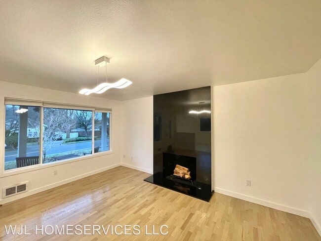Building Photo - 3 br, 1 bath House - 13706 90th Ave NE