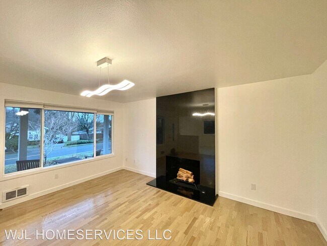 Foto del edificio - 3 br, 1 bath House - 13706 90th Ave NE