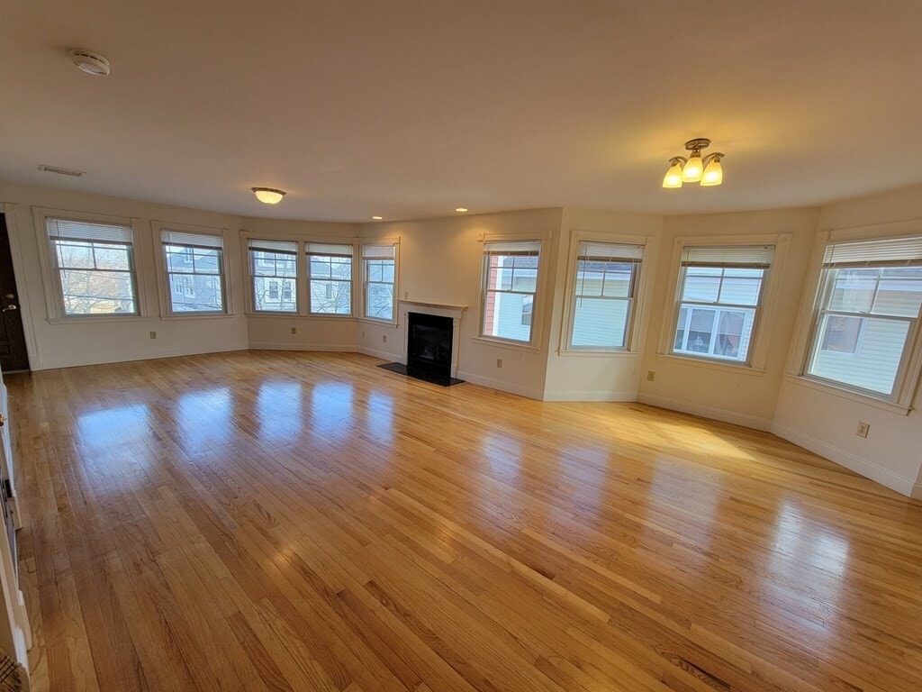 20 Clyde Rd Unit 1, Watertown, MA 02472 Room for Rent in Watertown, MA