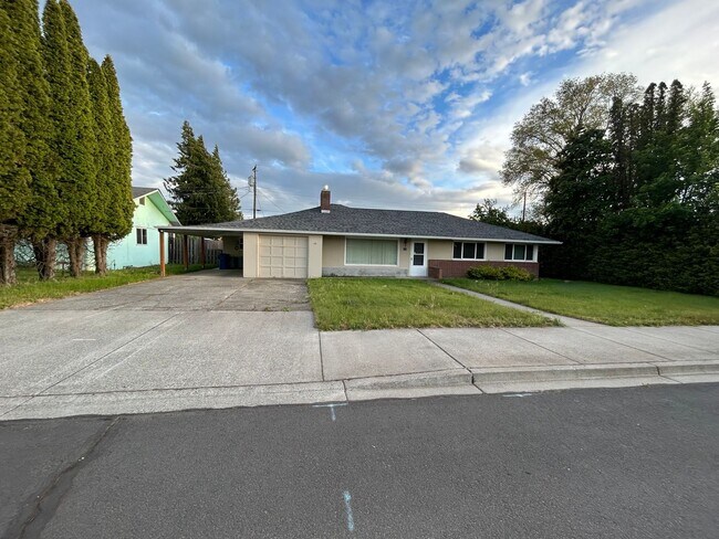 Foto del edificio - 3 Bed/2Bath + bonus room
