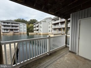 Building Photo - 901 Waters Edge Dr