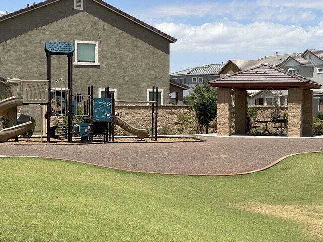 Building Photo - Charming new 4 Bed 2.5 Bath Newer Home in ...
