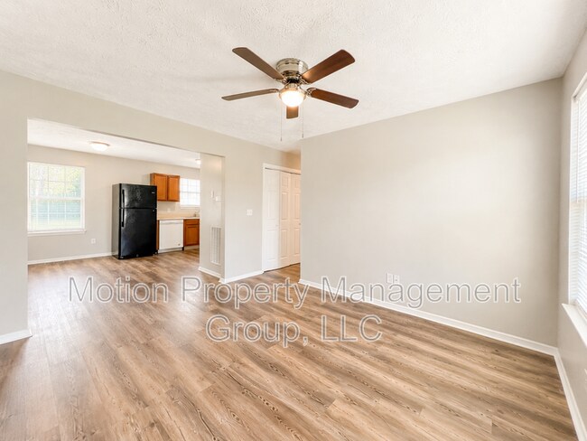Foto del edificio - 804 Forest Dale Ln