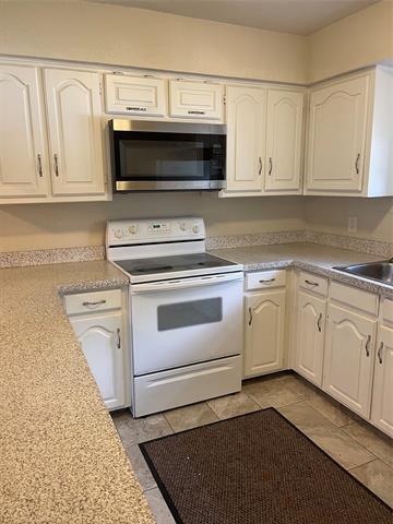 Building Photo - 2506 Oak Leaf Dr