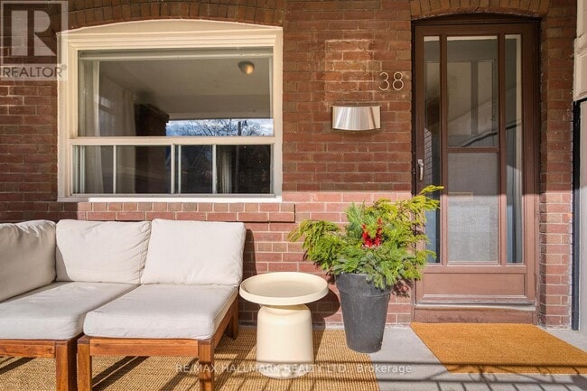 Building Photo - 38 Halton St