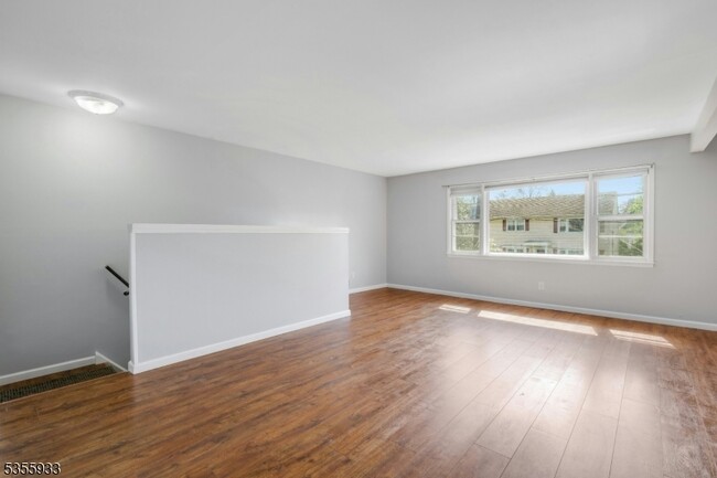 Foto del edificio - 238 Lakewood Dr
