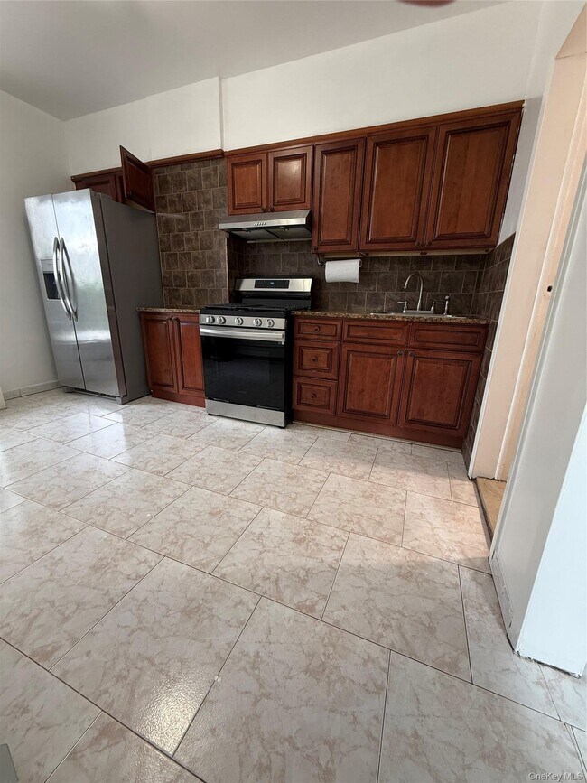 Foto del edificio - 60-20 60th St