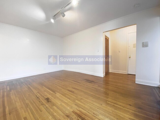 Foto del edificio - 183 Pinehurst Avenue