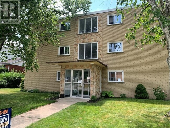 Building Photo - 1075 Brenchley St