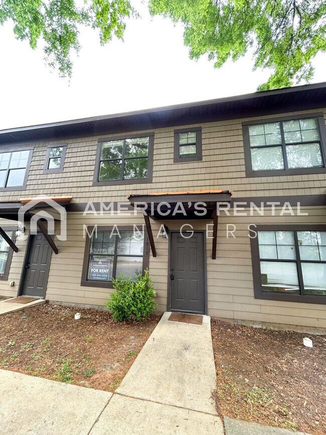 Building Photo - Town Home For Rent In Tuscaloosa, AL!