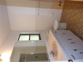 Building Photo - 100 E Knightsbridge Pl