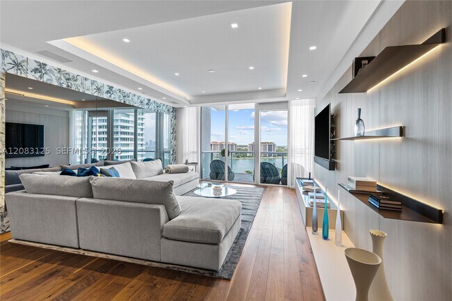 Foto del edificio - 100 South Pointe Dr