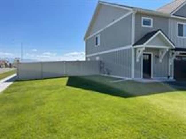 Building Photo - 825 S Camas Ln