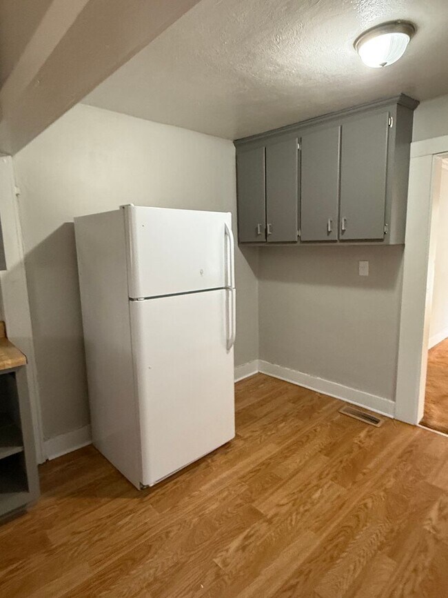 Foto del edificio - FIRST FULL MONTH RENT FREE