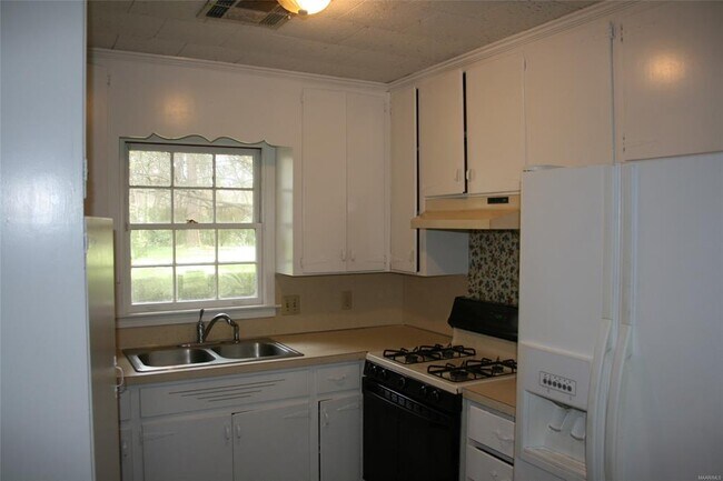 Building Photo - 3944 Johnstown Dr