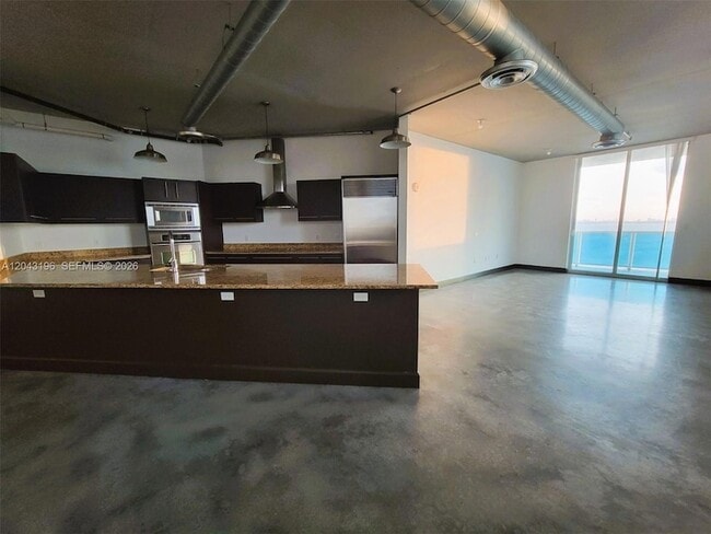 Foto del edificio - 700 NE 25th St