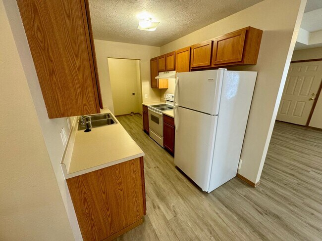 Building Photo - 2 Bedroom - 2 Bath Duplex in Clever MO