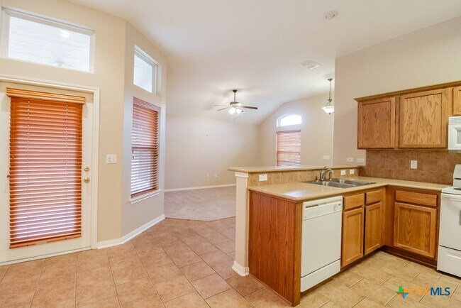 Building Photo - 304 Yosemite Dr