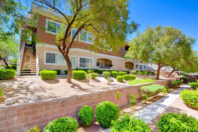 Building Photo - Gorgeous two bedroom two bathroom condo in...