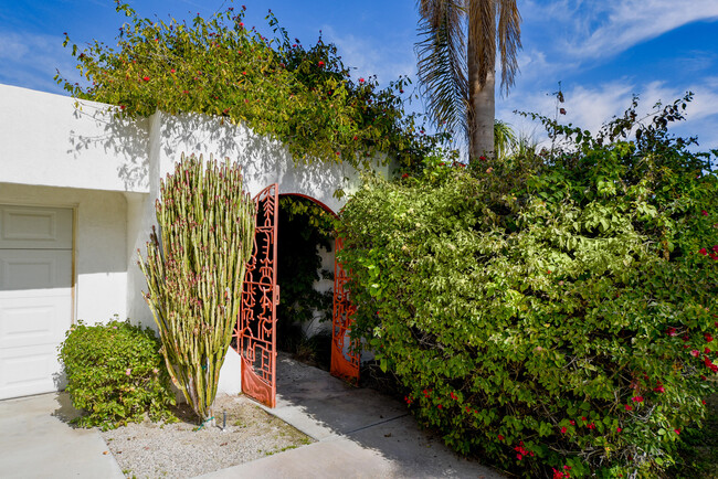 Foto del edificio - 72890 Homestead Rd