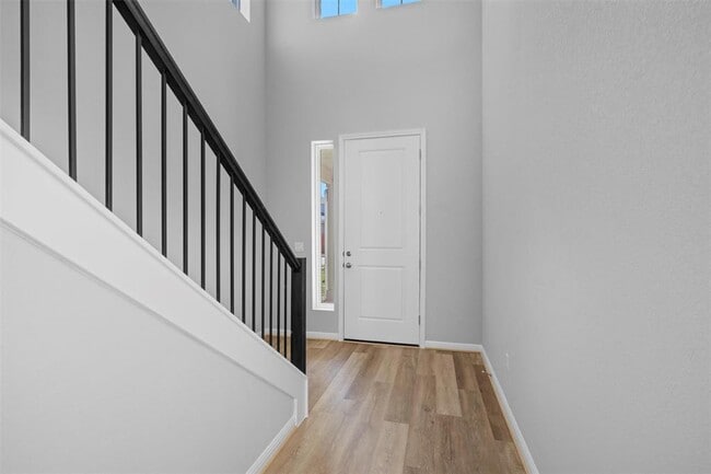 Building Photo - 453 Gaida Loop