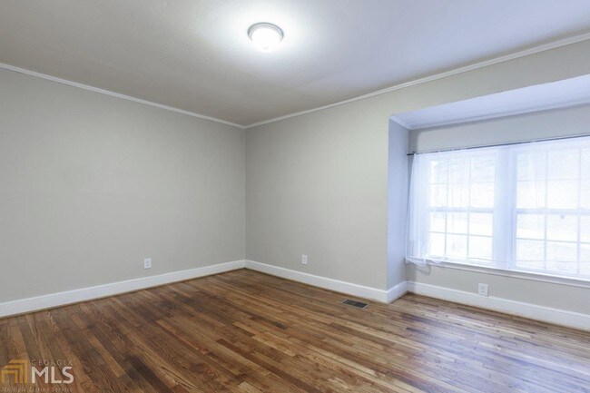 Foto del edificio - 670 Elinor Pl NW