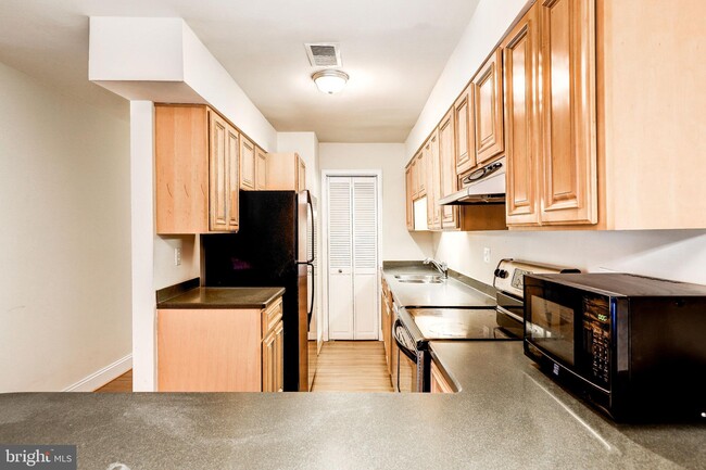 Building Photo - 5803 Rexford Dr