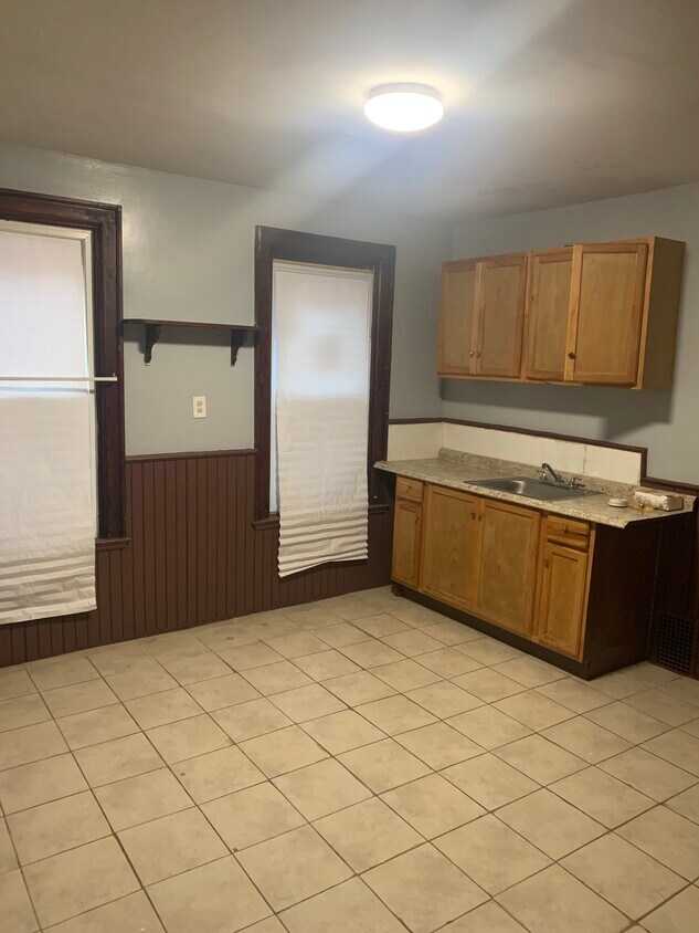 Kitchen - 104 Kingsley St