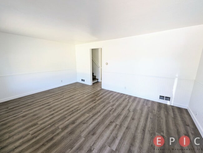 Building Photo - 2712